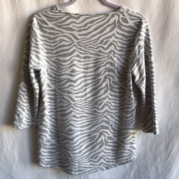 Chico’s Weekends gray and white zebra-striped high-low 3/4-sleeve top - Picture 5 of 8